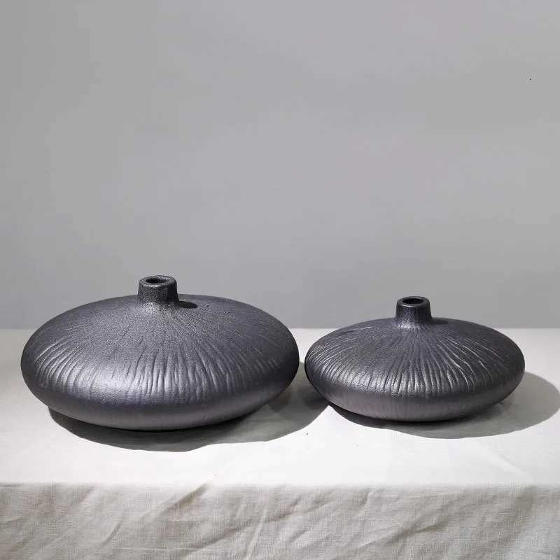 Ceramic Vase Round Black Strips Handmade Flower Arrangement Ceramic Handicraft Furnishings Modern Home Decoration Desktop C251124