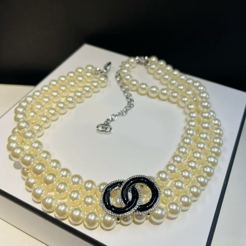 Designer Diamond Necklace Chunky Choker Chains Letter Pendant Copper Charm Timeless Jewelry for Women Sophisticated Layered Pearl Necklace for Evening Events