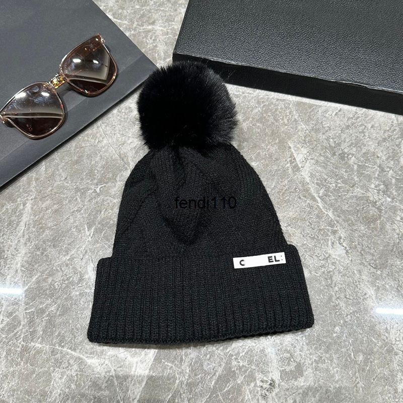 Beanie/Skull Caps Beanie Men and Women Designer Knitted Winter Hat Fall Thermal Skullcap Ski Trip Classic Beanies for Warmth