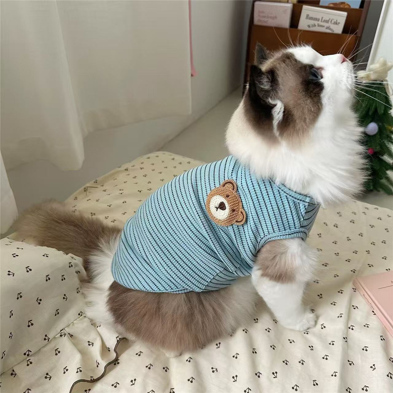 T00055Autumn and winter small dog four-legged clothes with traction Teddy Bichon Schnauzer pet small dog special cloth label