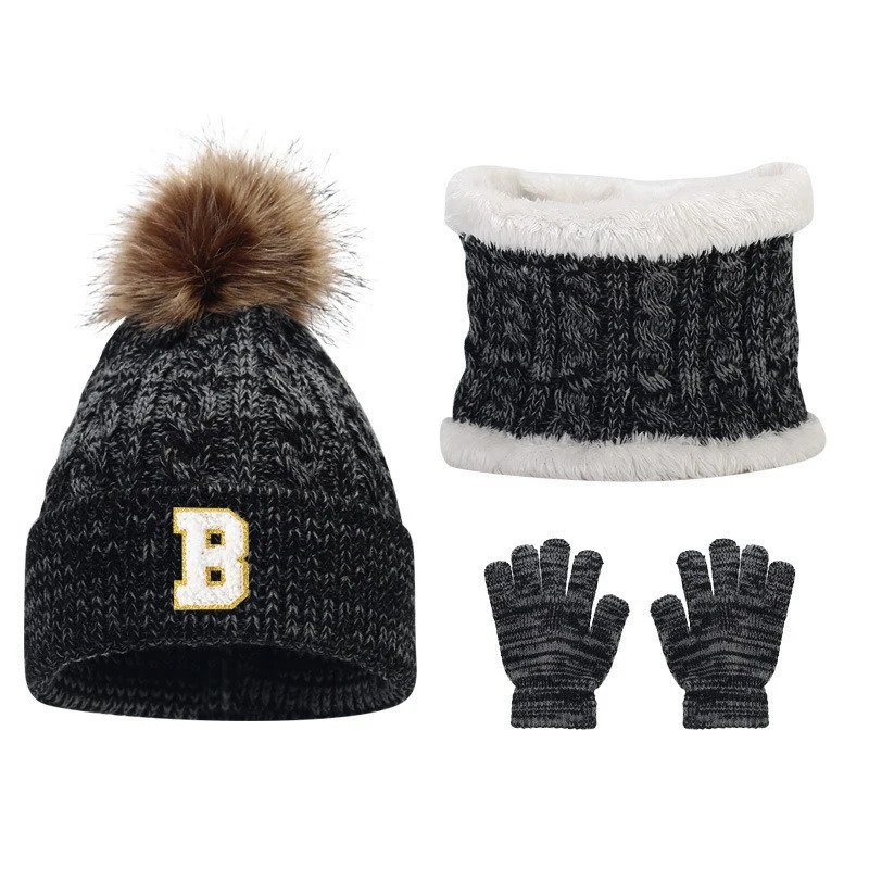 Childrens caps scarves glove sets and knitted caps marked with letters A to Z for children aged 3 to 12 251121