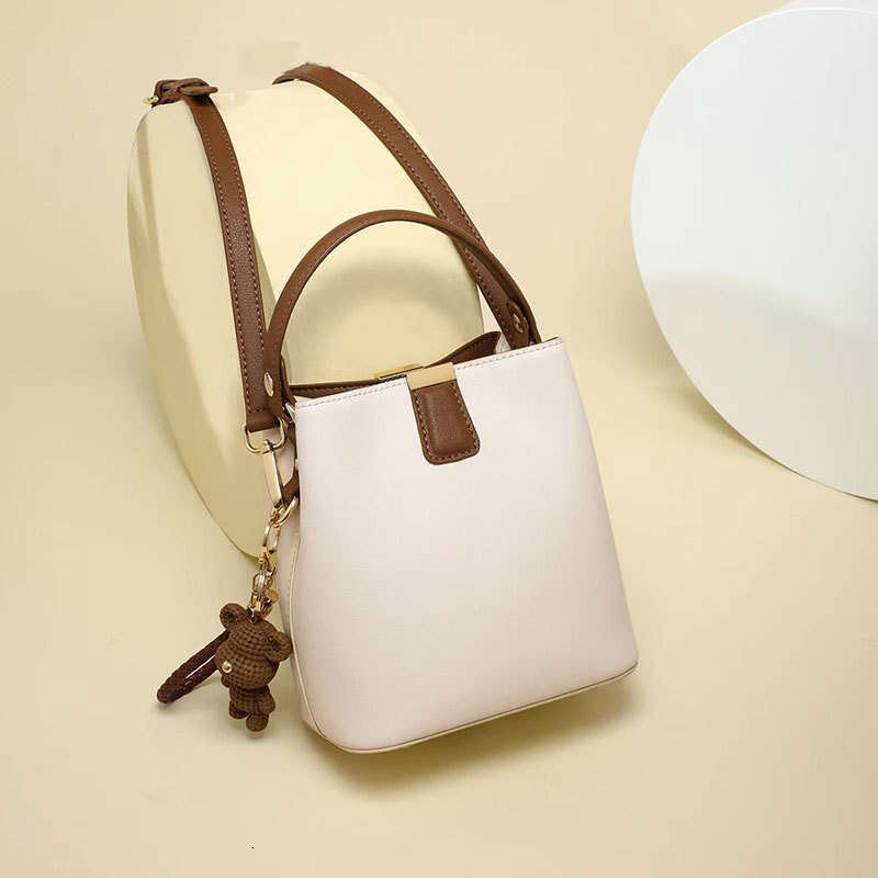 New Handheld Shoulder For Spring And Summer Leisure Versatile Fashion Light Luxury High End Women S Bucket Bag