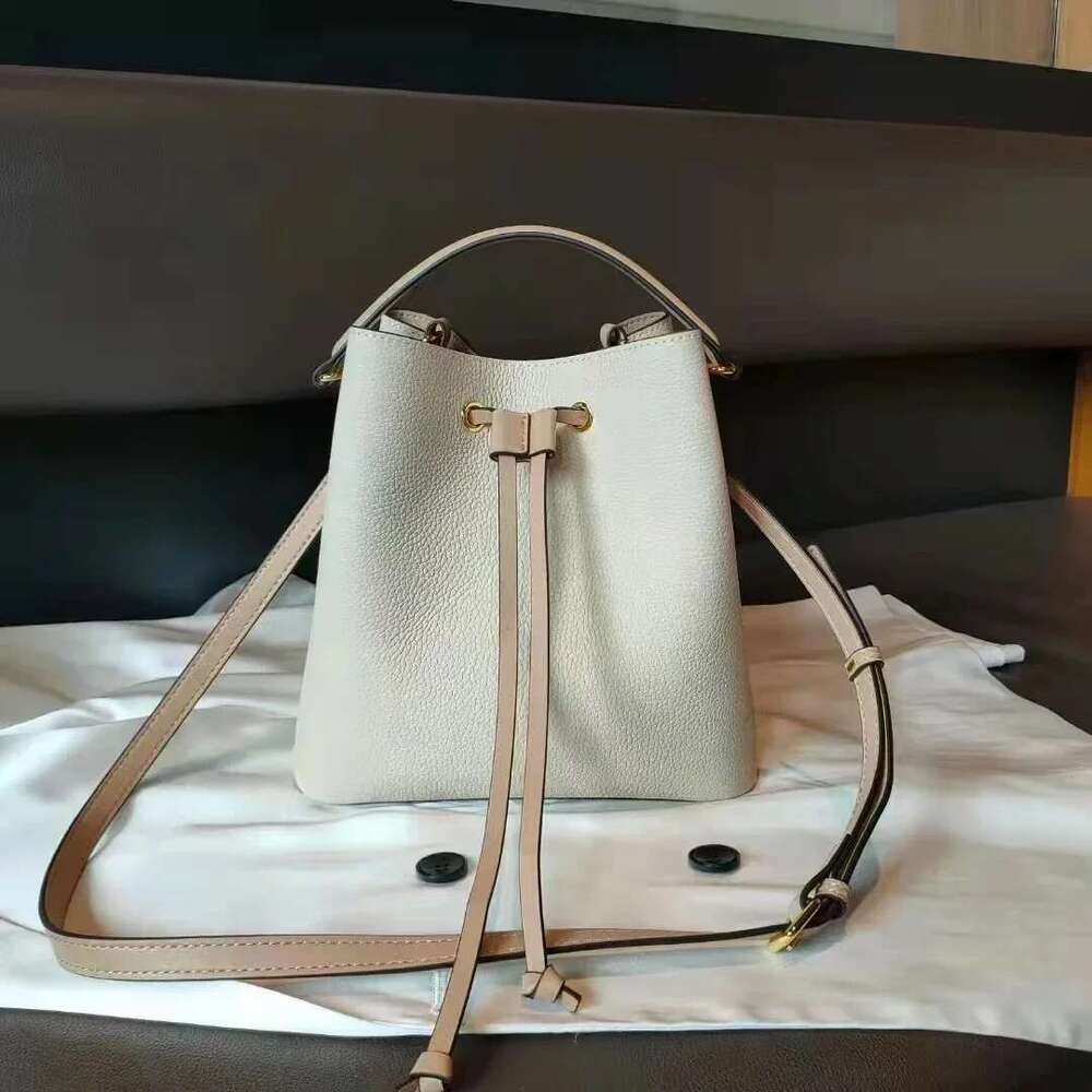 Genuine Leather Bucket Bag Women New Trendy Simple Large-Capacity Bucket Fashion All-Match Drawstring Shoulder Messenger Bag