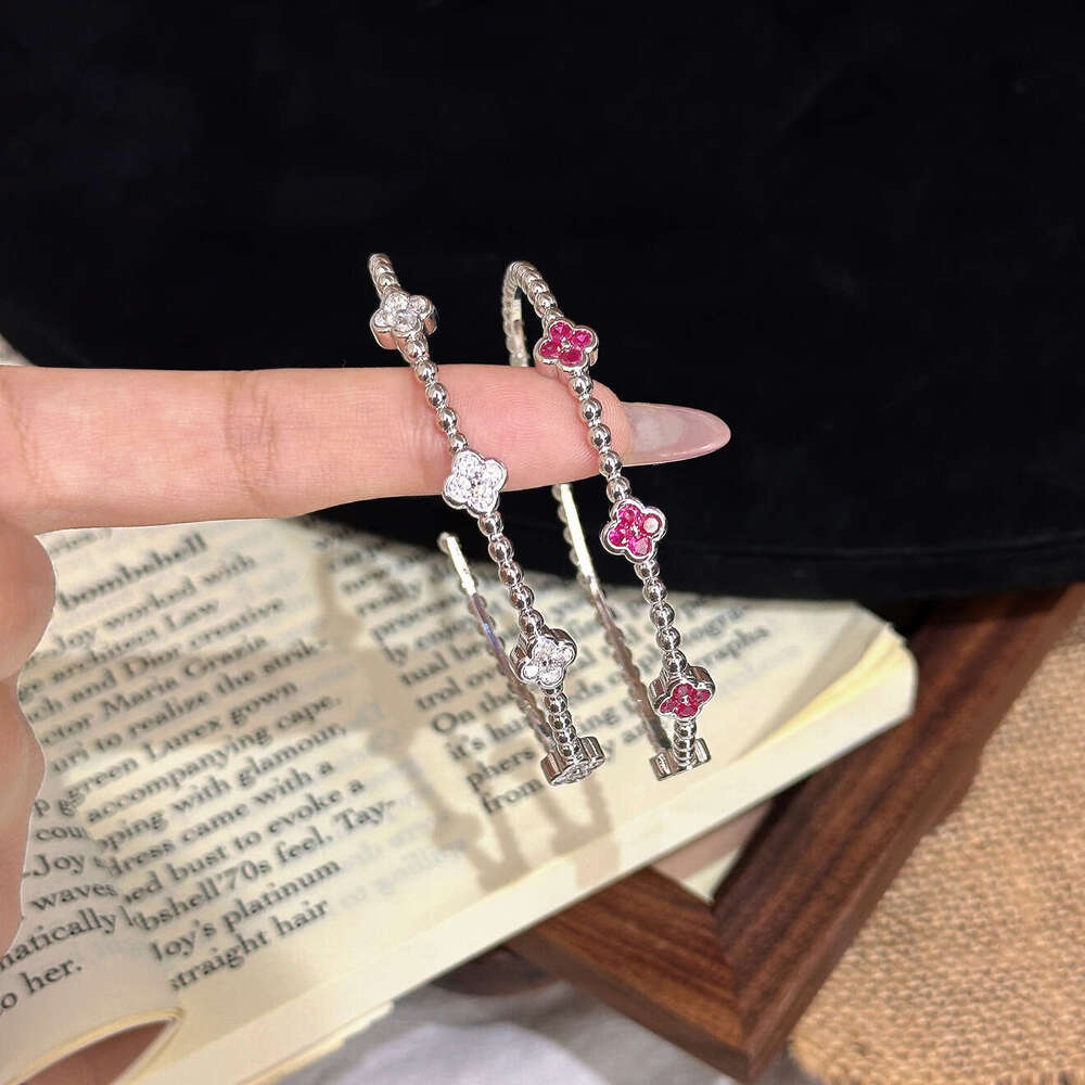 Full-Circle Beaded Four-Leaf Clover Bracelet Designer Luxury Bangles Summer Slim Fit Exquisite Elegance Holiday Birthday Gift