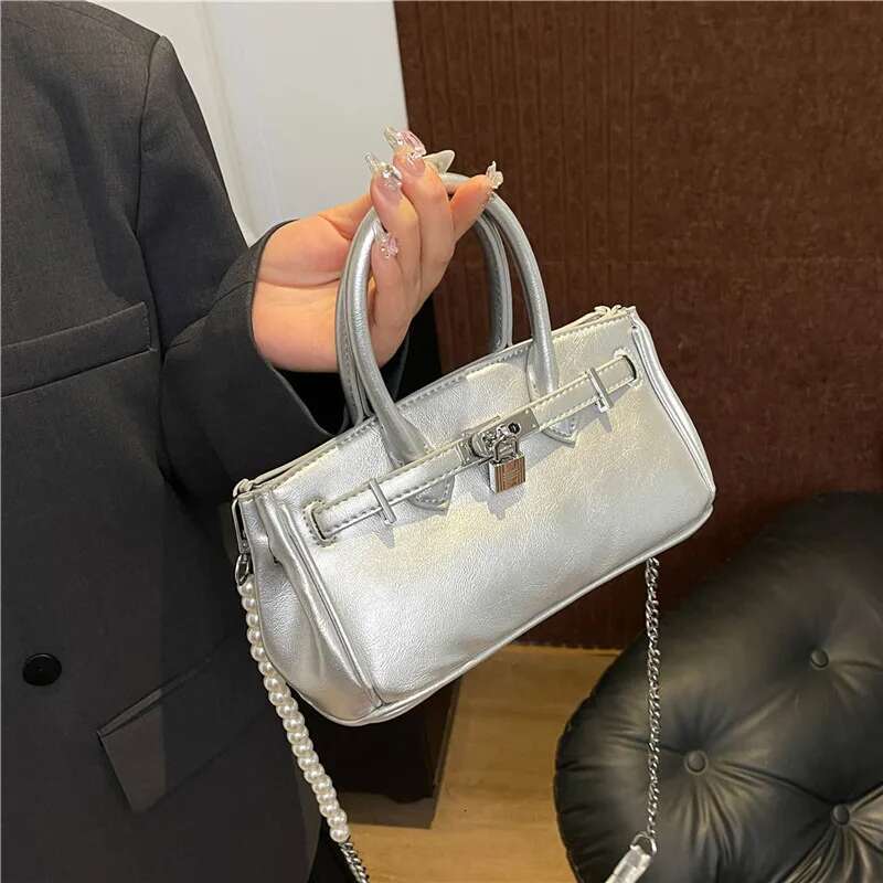 Designer Bag Unique Letter Crossbody Bag High-End Minimalist Leather Handbag Solid Color Retro Parisian Fashion