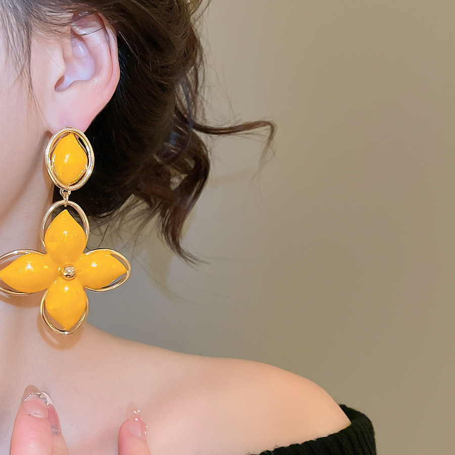 Steel Needle Oil Drop Flower Pendant Vintage Fashion Elegant Versatile Light Luxury High-end Exaggerated Earrings for Women - view 4