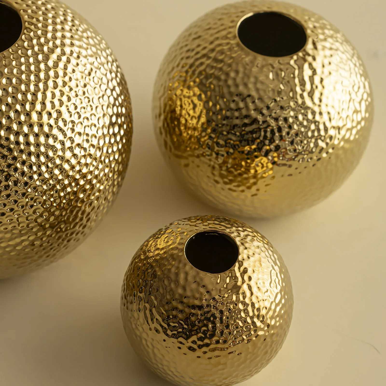 Luxury Hammer Ball Ceramic Vase Dried Flower Arrangement Accessories Gold and Silver Vase Living Room Decoration Vases C251124