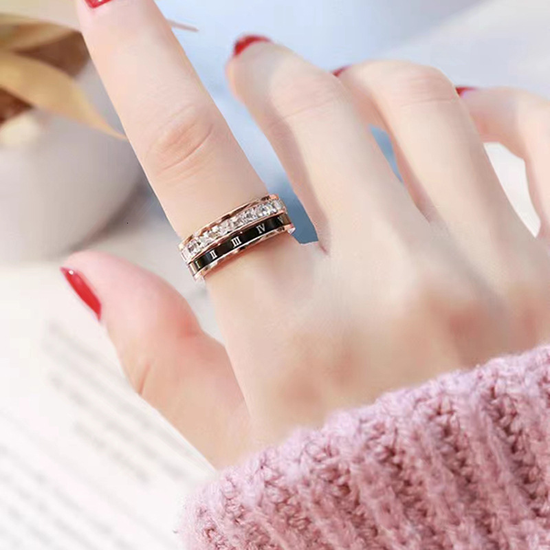 Top source rotatable titanium steel ins wind single row diamond ring for women Roman numerals 2023 new vacuum gold-plated design