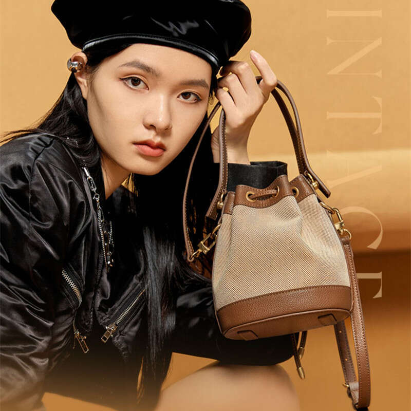 Small Niche Design Bucket Ladies New Trendy And High End Work Bag Hand Held Crossbody Canvas Bag