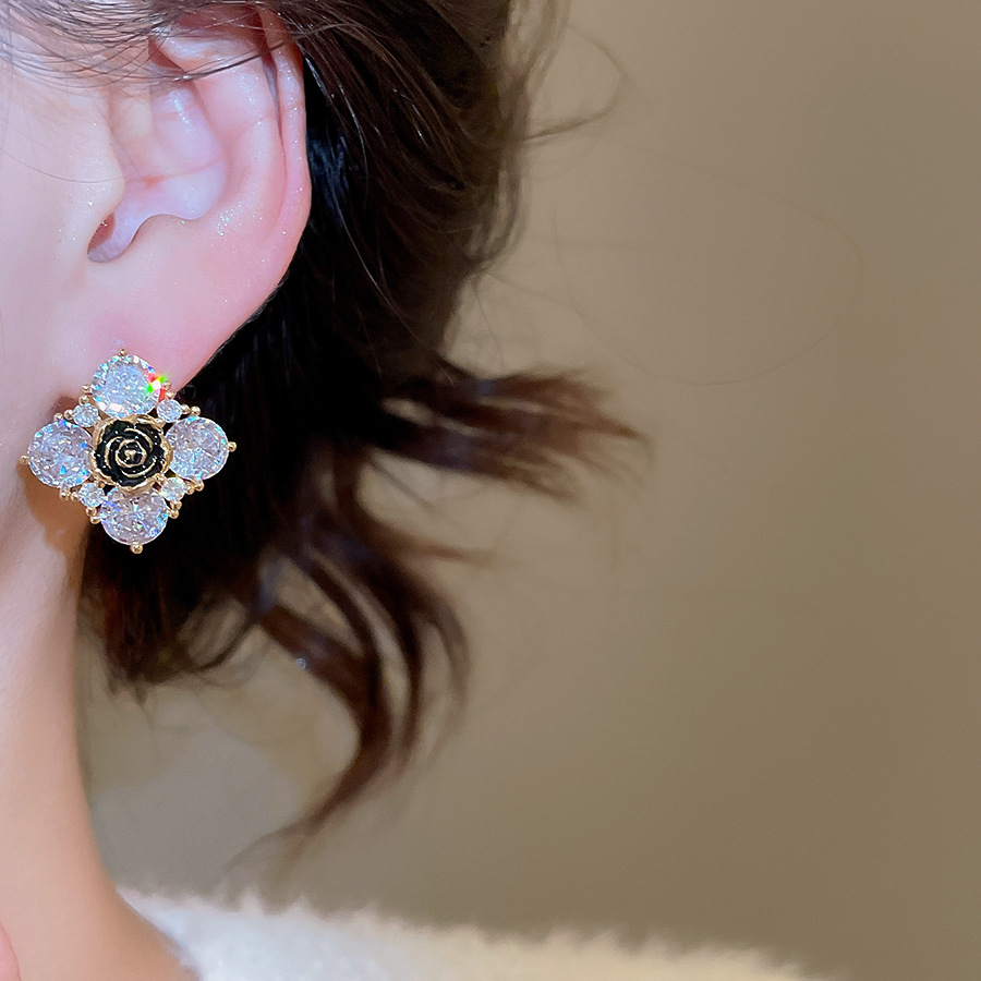 Vintage Silver Needle Flower Multi-Wear Retro Niche Design Sense Stud Light Luxury High-End Earrings - view 3