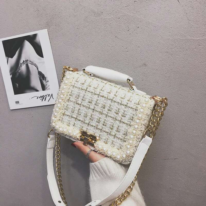 2025 Winter New Trendy European And American Retro Fashion Chain Shoulder Crossbody Bag Pearl Wool Versatile Small Square Handbag