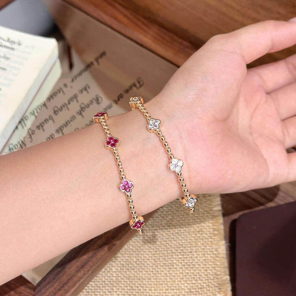 Full-Circle Beaded Four-Leaf Clover Bracelet Designer Luxury Bangles Summer Slim Fit Exquisite Elegance Holiday Birthday Gift