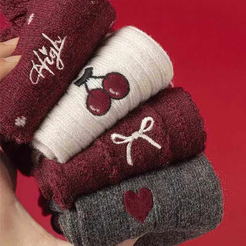 5-pair setBest-selling style Girlsmid-length socks for autumn and winterFashionable and versatile Anker red Christmas socks G251124
