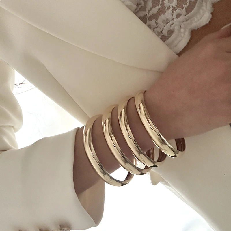 Fashion 4pack bracelet suitable for womenmen gold silver round cuff jewelry fashion accessories 250415