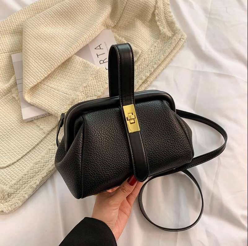 Luxury Designer Women's New Trend Shoulder Fashion Foreign Style Portable Texture Temperament Messenger Bag
