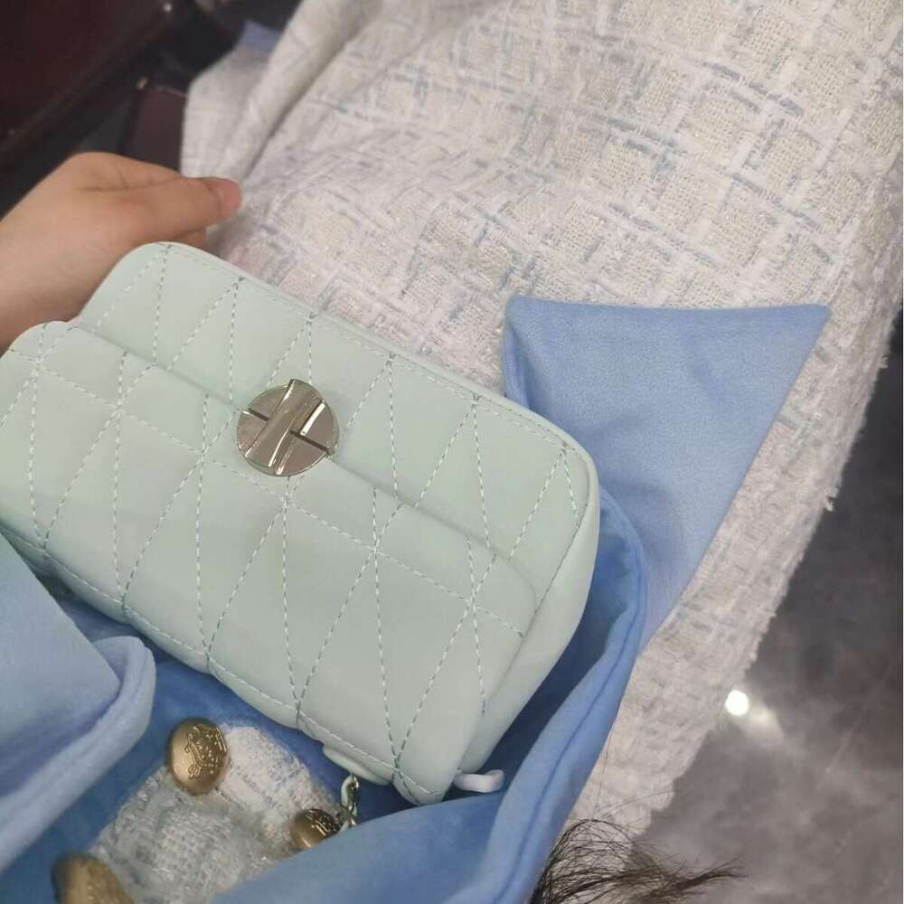 New Fashionable Pearl White Fragrant Wind Lingge Chain for Women's Fashion Versatile High Grade Crossbody Commuting Small Square Bag