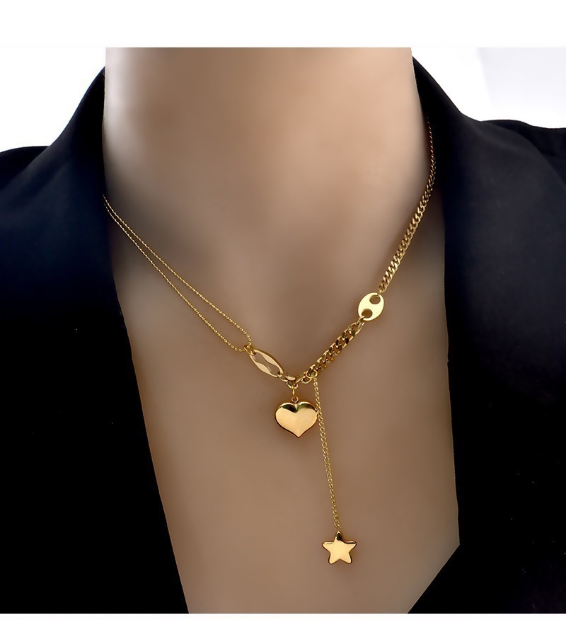 Top Source Cold Wind Titanium Steel Exquisite Hip Hop Style Necklace Star Tassel Three Dimensional Peach Heart Clavicle Chain, niche design