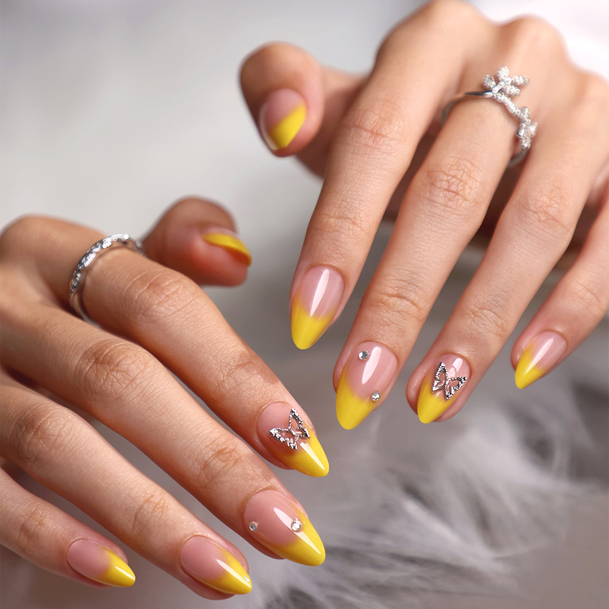 24 pieces of short press-on nails, yellow gradient with three-dimensional butterfly diamonds, fully covering almond nails, suitable as a gift for girl