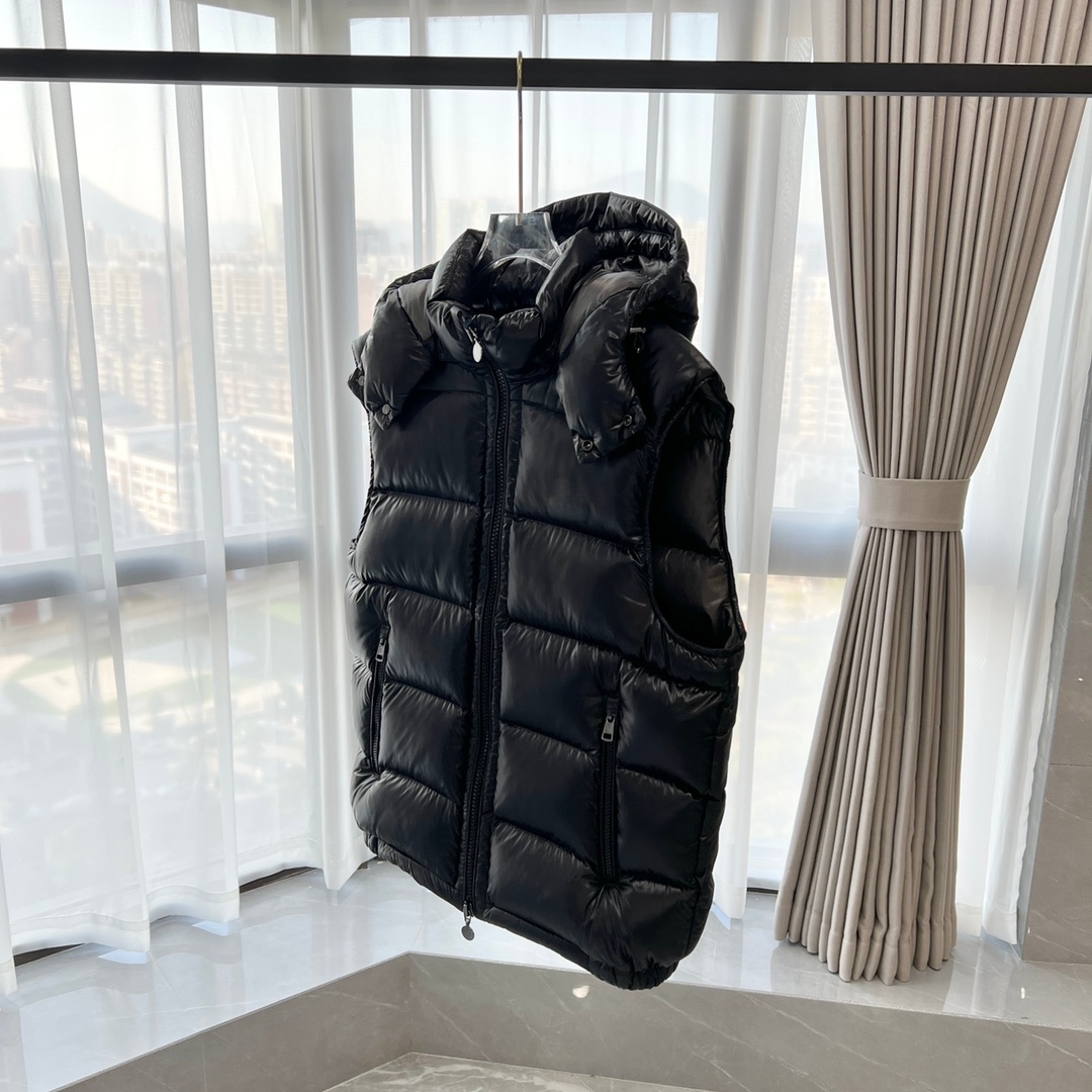 New men's down vest, lightweight, stylish and fashionable