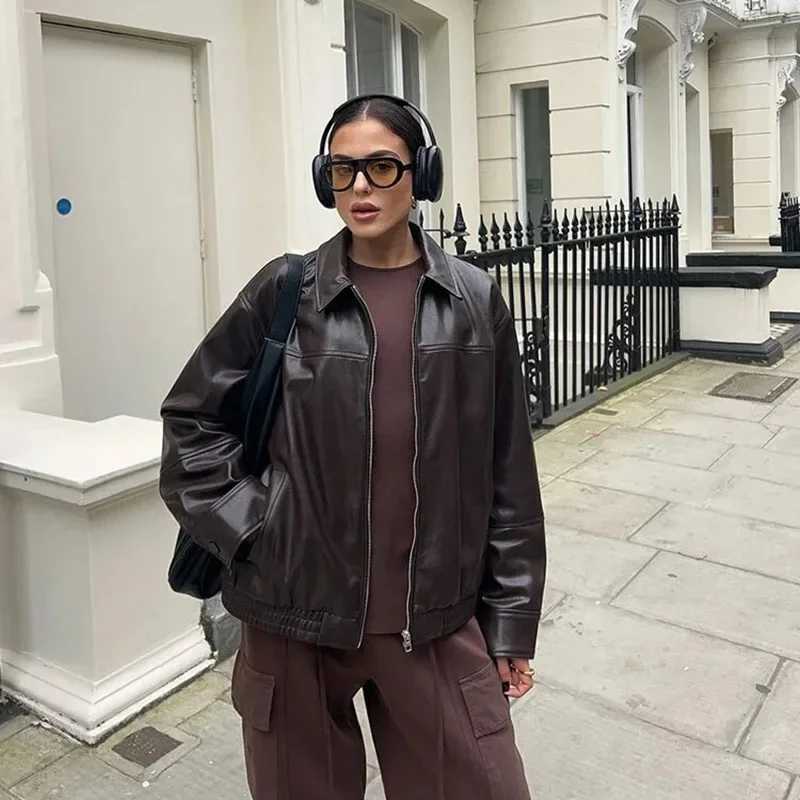 Vintage Zipper Black Collar Womens Leather Jacket Fashion Quilted Long Sleeve Pocket Coat Female New Commute Office Streetwear J251124