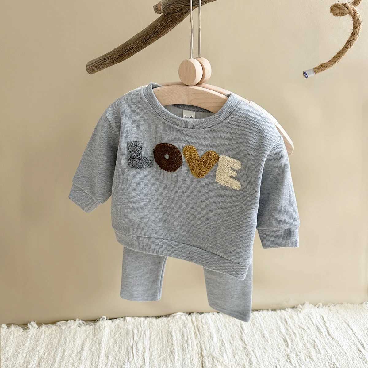 Clothing Sets 2024 Newborn Baby Boys Clothing Girls Toddler Sweatshirt Letter Long Sleeve+Pants 2PCS Children Set Spring Autumn R250424 3KDU