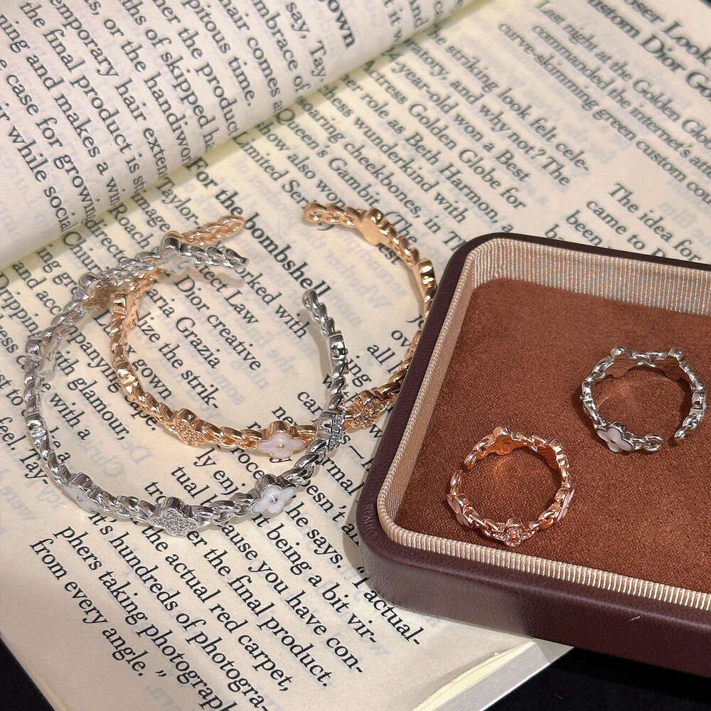 Luxury Micro Inlaid Zircon Bracelet Simple Exquisite Flower Bangle Jewelry Gift - Fresh Sweet Lucky Style Z260313