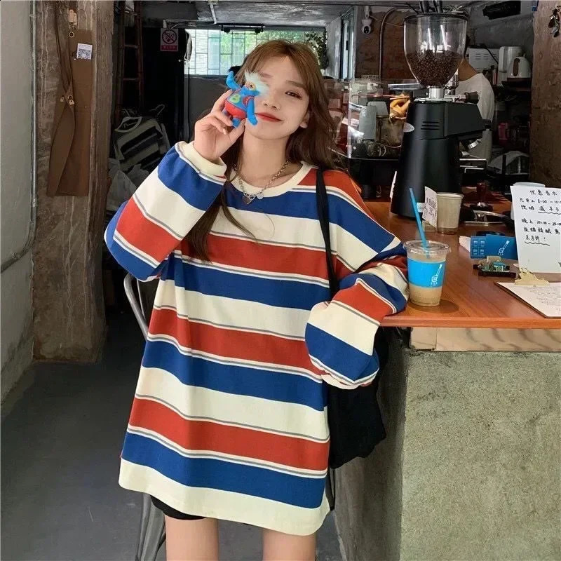 Womens autumn T-shirt striped top sports shirt Korean fashion long sleeved T-shirt splicing loose couple super large hooded shirt 250422