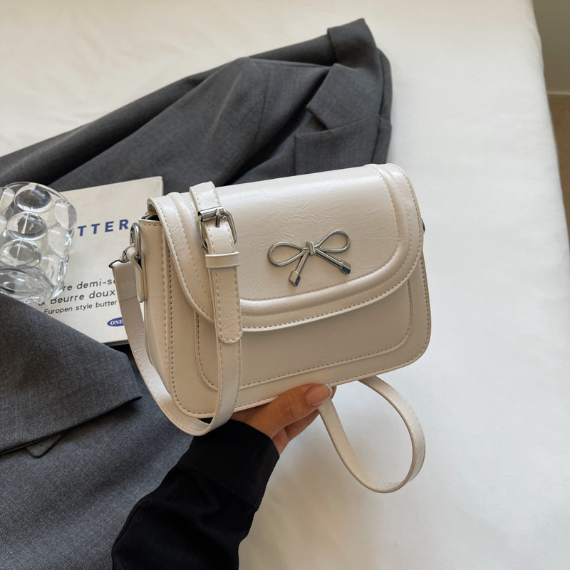 The new fashionable and high-quality glossy crossbody bag for women is paired with a small square bag 2025s hot