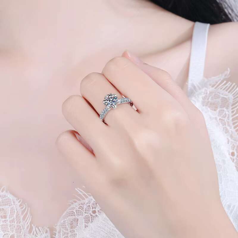 PYQ Luxury 925 Sterling Silver Womens Bridal Wedding Ring 1ct Moissanite Elegant Wedding Band