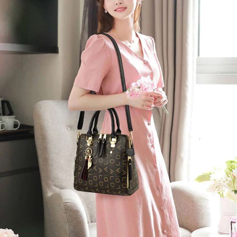 Fashion English Letter Handbag Women PU Leather Tassel Top-Handle Shoulder Bag Large Capacity Lady Tote Design Purse
