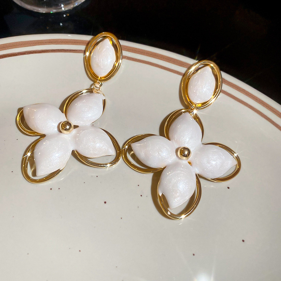 Steel Needle Oil Drop Flower Pendant Vintage Fashion Elegant Versatile Light Luxury High-end Exaggerated Earrings for Women - view 5