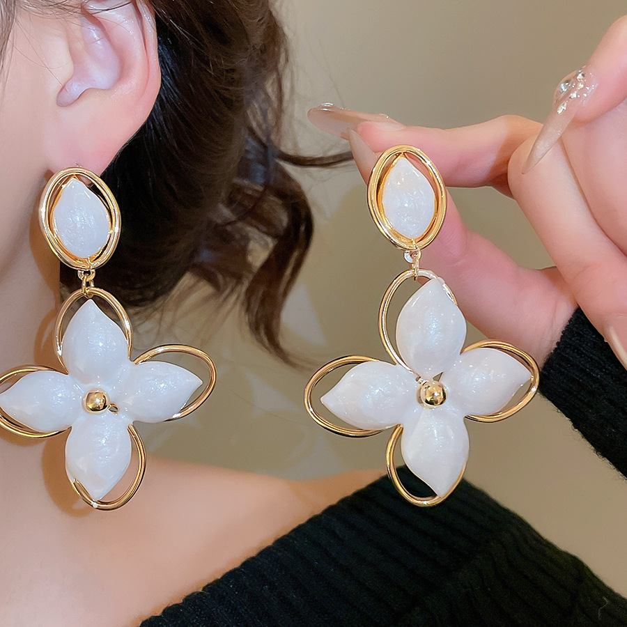 Steel Needle Oil Drop Flower Pendant Vintage Fashion Elegant Versatile Light Luxury High-end Exaggerated Earrings for Women - view 3