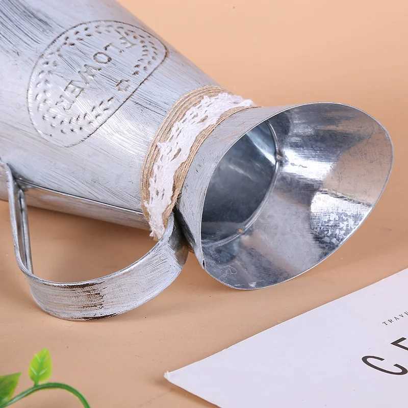 Vintage Tin Bucket Fashionable Iron Flower Vase Retro Metal Jugs for Home Office C251124
