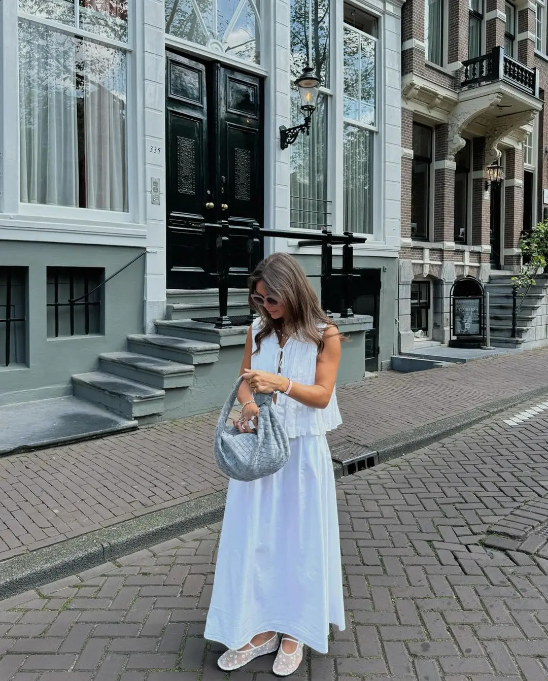 Elegant solid two-piece set fashionable womens O-neck lace sleeveless vest long set casual pleated streetwear 250423