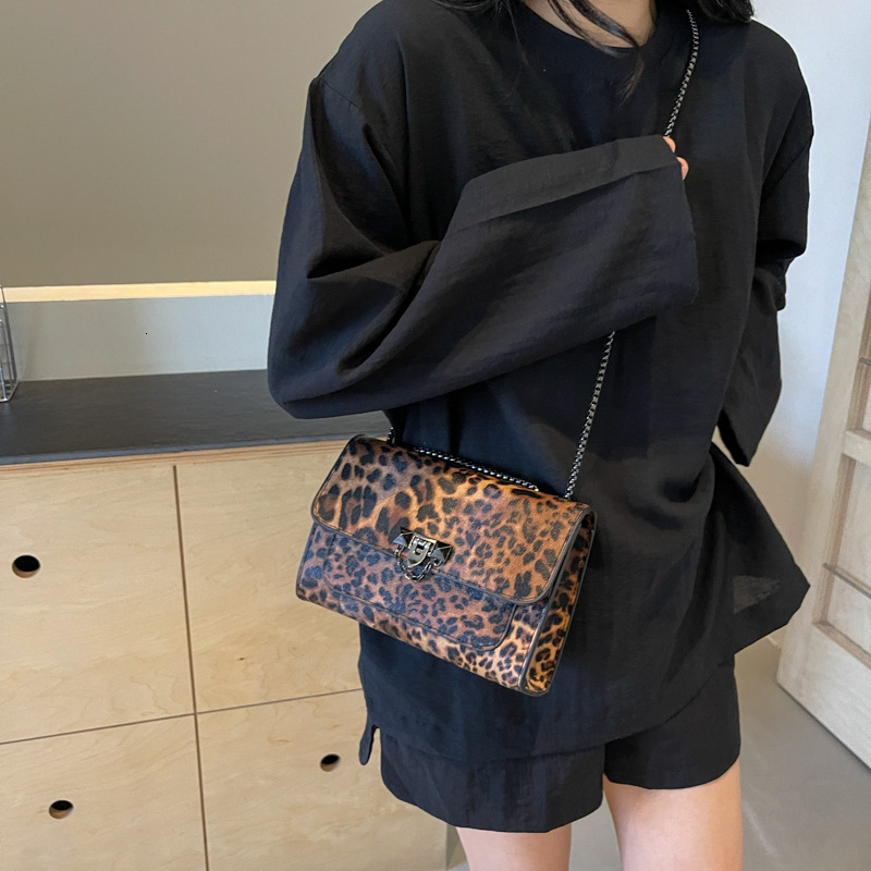 2025 New Designer Bag Free Delivery Designer Shoes By Western Armpit Small Square Shoulder Beautiful Bag, Women's 2024 Summer New Style Temperame
