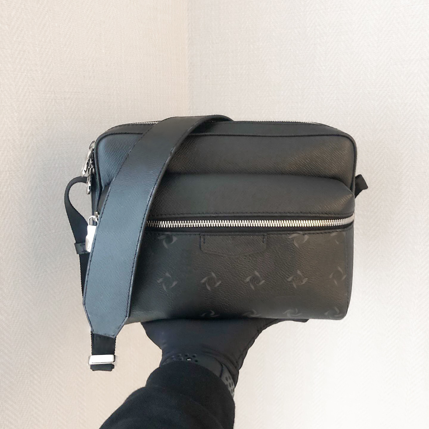 M30830 M69443 Women's trio Messenger outdoor crossbody bag Mens satchel Luxurys Designer Shoulder bag lady leather Clutch pochette sling tote handbag Toiletry Bags