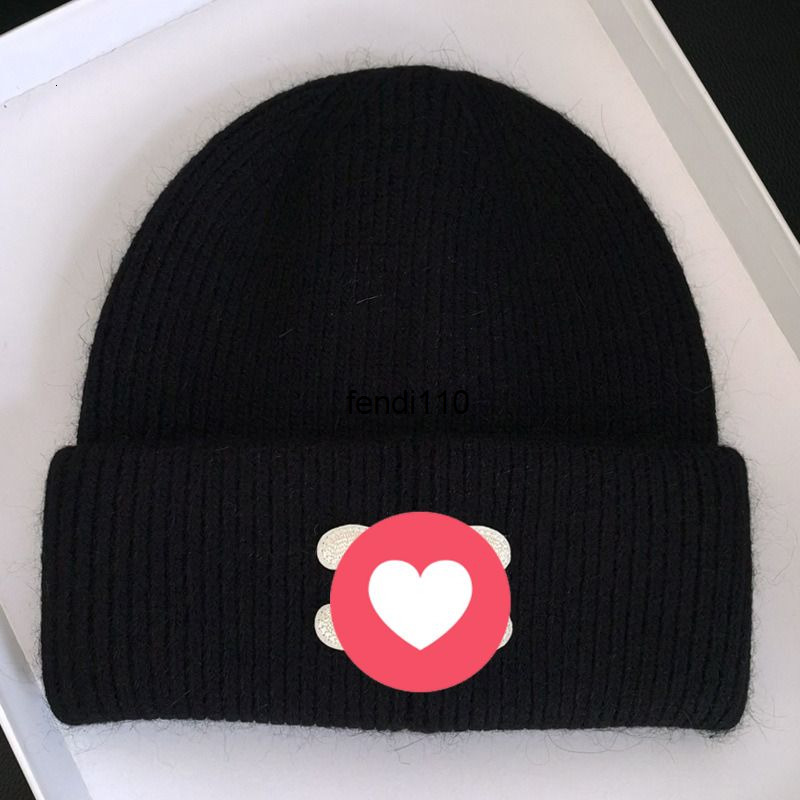 Beanie/Skull Caps Designer Beanie Knitted Womens Plush Fabric in Winter Smooth 8 Color Retro Classic High Quality Look Better