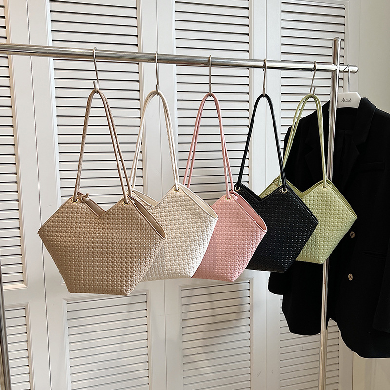 Versatile Chic Canvas Weave Women's Traveling Shoulder Bag with Spacious Storage
