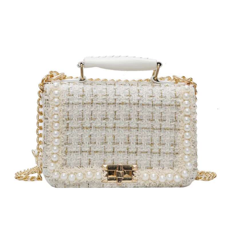 2025 Winter New Trendy European And American Retro Fashion Chain Shoulder Crossbody Bag Pearl Wool Versatile Small Square Handbag