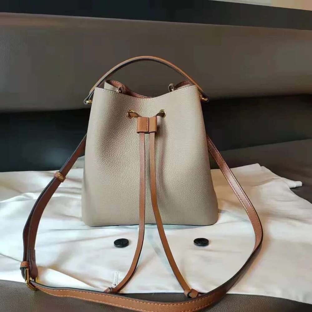 Genuine Leather Bucket Bag Women New Trendy Simple Large-Capacity Bucket Fashion All-Match Drawstring Shoulder Messenger Bag