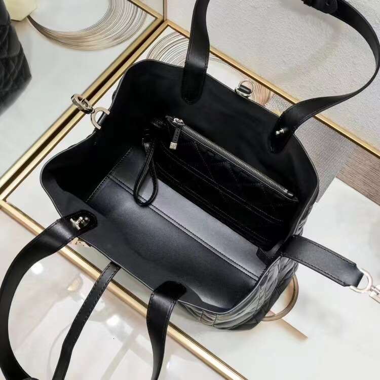 2025 New D Home Premium Genuine Leather Women's Single Shoulder Handheld Underarm Diamond Grid Daifei Large Capacity Tote Bag