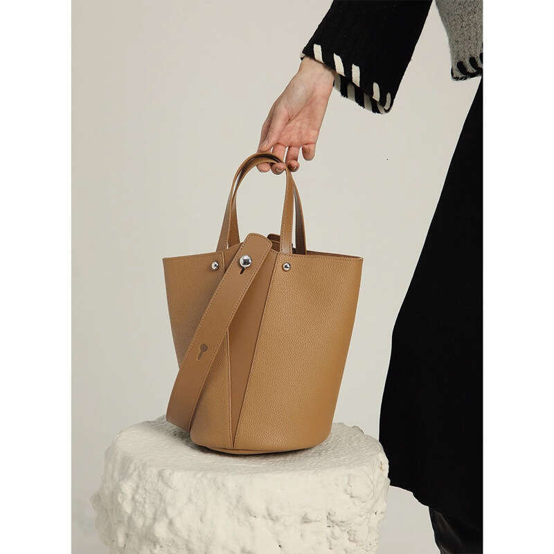Water Bucket Large Capacity Vegetable Basket Women S Bag New High End Handbag Work Commuting Crossbody Bag