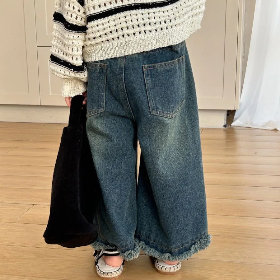 SpringAutumn 2025 Childrens Jeans Retro Elastic Waist Preschool Girls Loose Casual Baby Wide Leg Pants 250414z