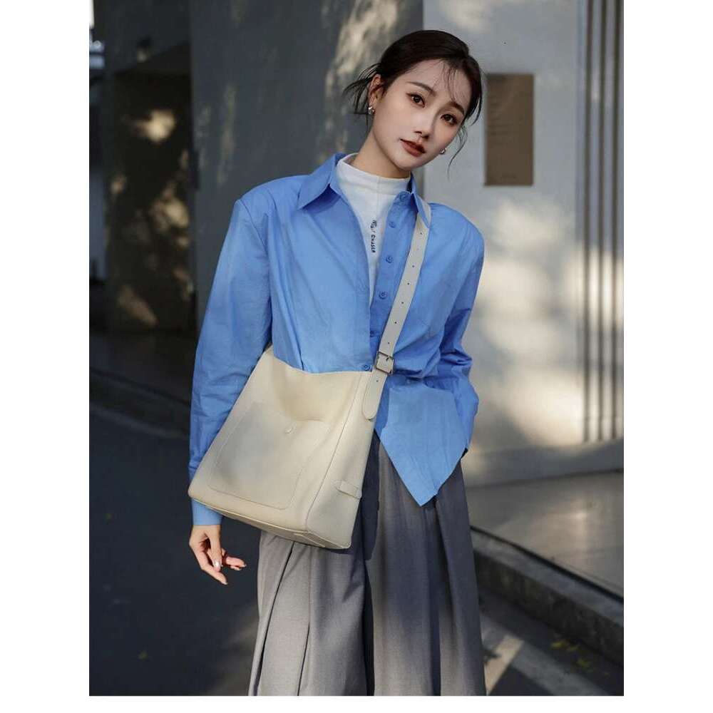 Designer Bag Hot Sale 2025 Beige All-Match Large Capacity Commuter Tote Genuine Cow Leather Women Shoulder Bag Outside Pocket Design Handbag
