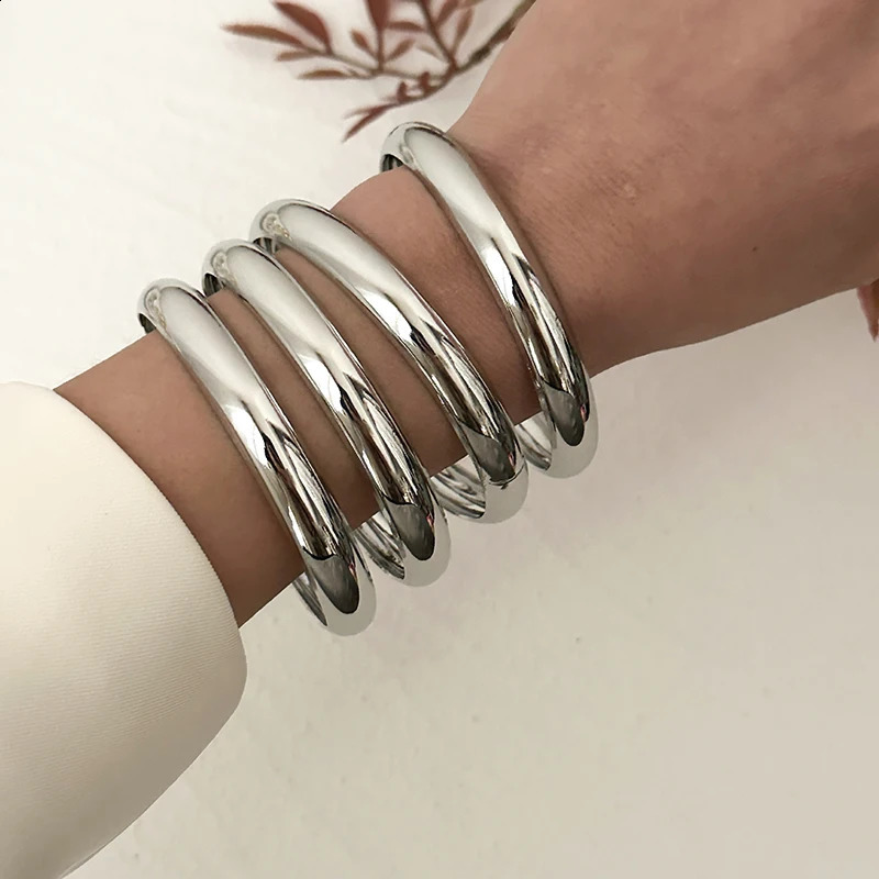 Fashion 4pack bracelet suitable for womenmen gold silver round cuff jewelry fashion accessories 250415