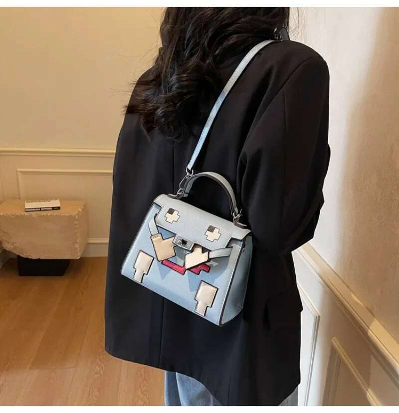 Retro Chic Leather Crossbody Bag - Vintage-Inspired Clutch With Gold Letter & Multipurpose Casual Commuter Design
