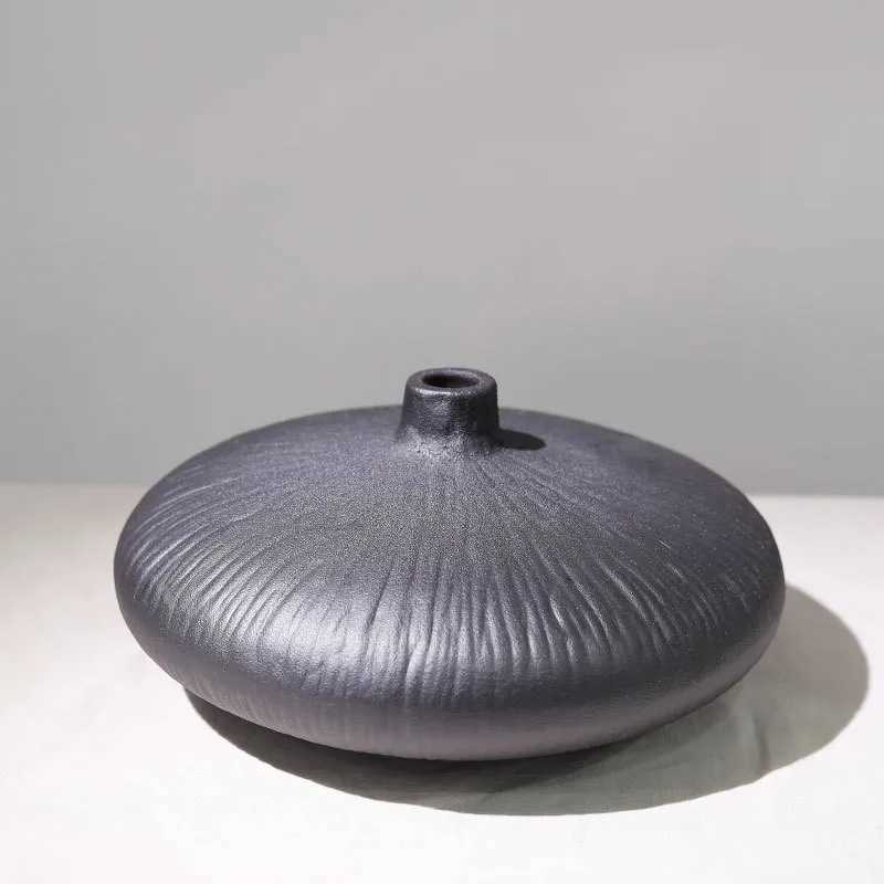 Ceramic Vase Round Black Strips Handmade Flower Arrangement Ceramic Handicraft Furnishings Modern Home Decoration Desktop C251124