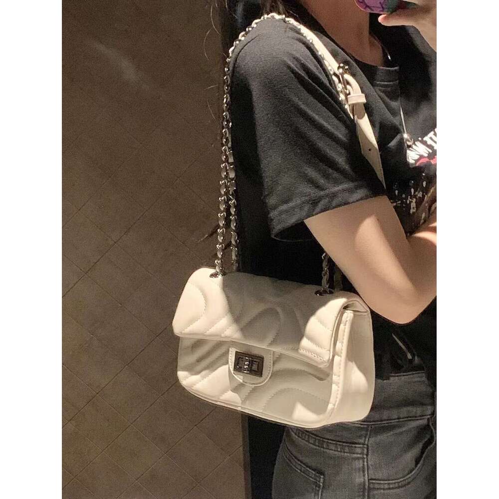 Mini Bag Women's Designer Handbag Fashionable Line Patterns Chain Shoulder Strap Convenient to Carry Suitable for Daily Travel