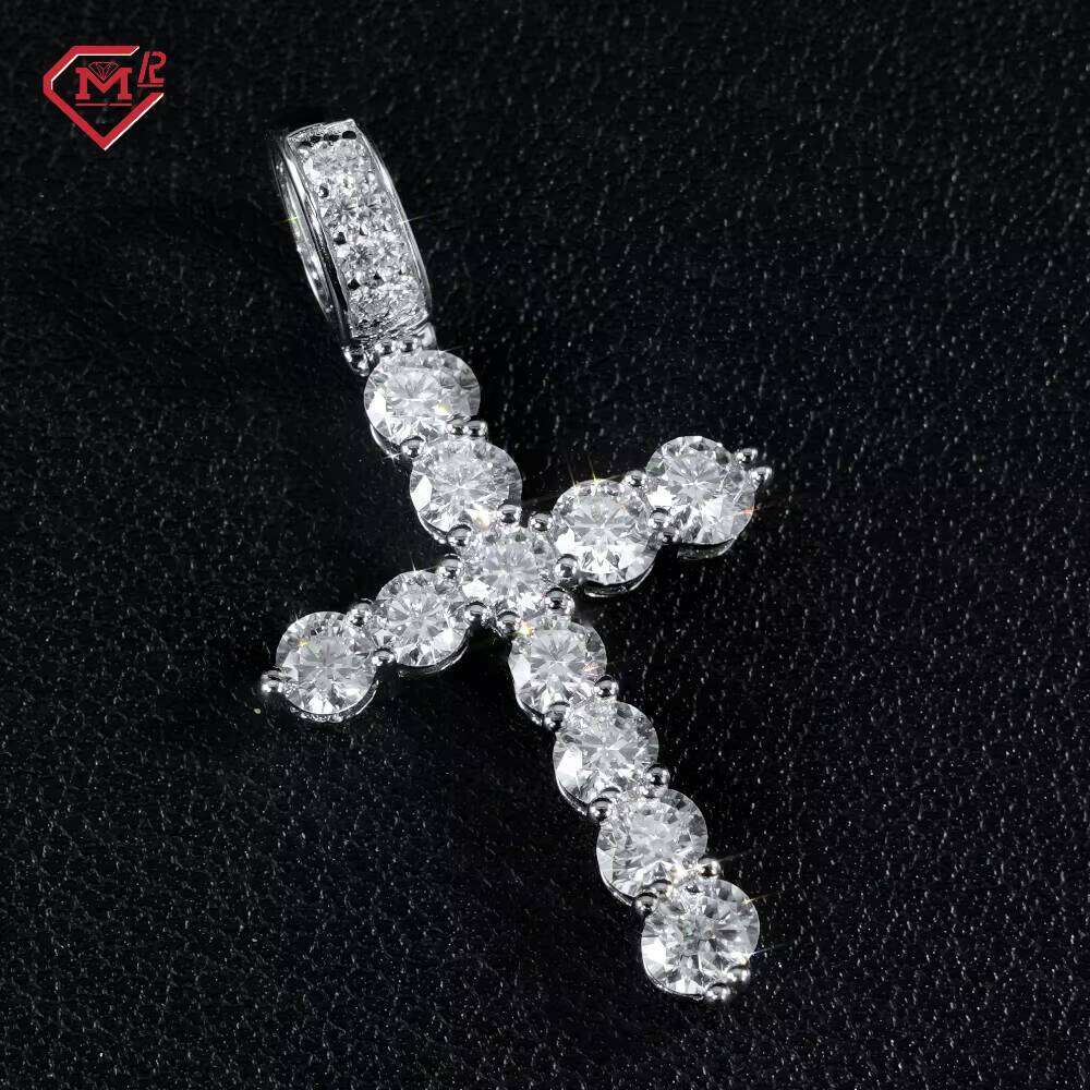 Hip Hop Cross Iced Necklace GRA VVS 3mm Round Custom Silicon Stone Pendant