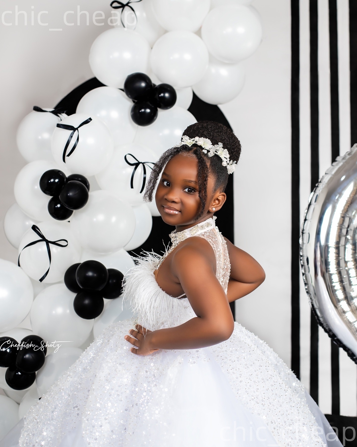 2026 White Ball Gown Flower Girl Dresses Crystals Feather Sequined Tulle Little Girl Christmas Peageant Birthday Christening Tutu Dress Gowns ZJ427